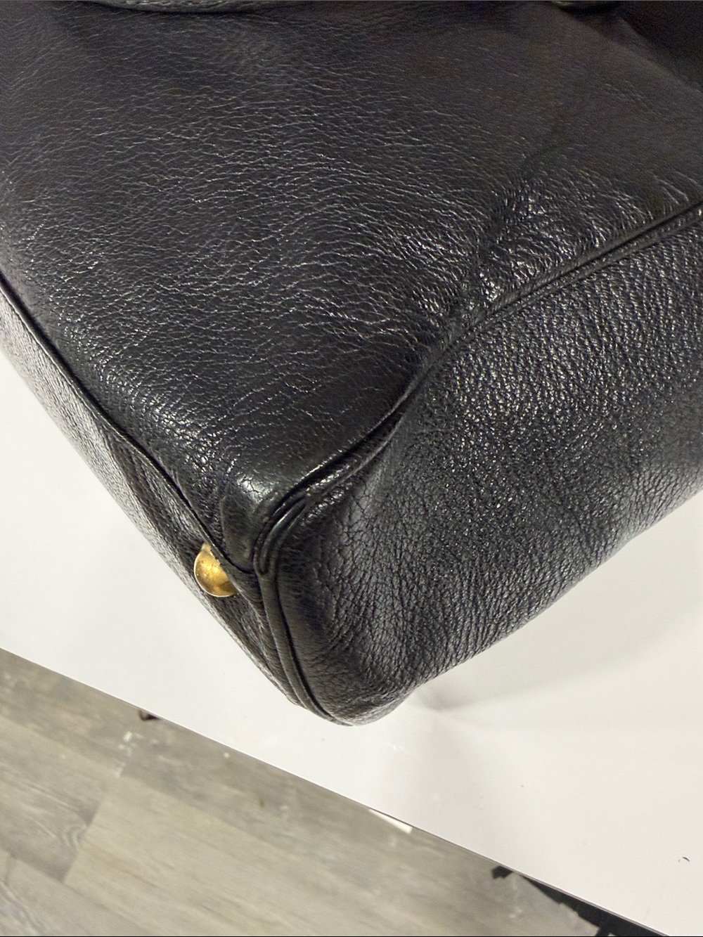 Gucci Black Leather Shoulder Bag with Gold GG Emblem - Picture 8 of 12
